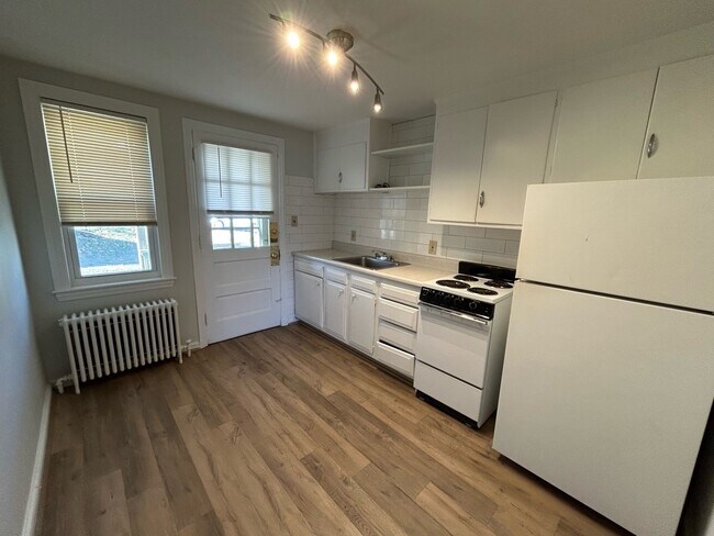 Photo - 25 Turner St Apartments