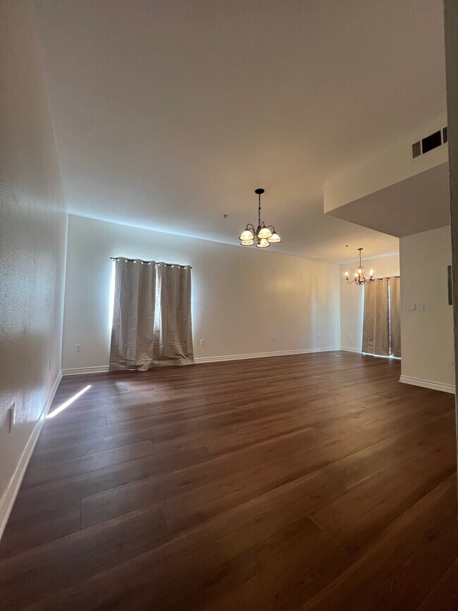 Habitación principal de la unidad n.° 1 - 14655 Vanowen St