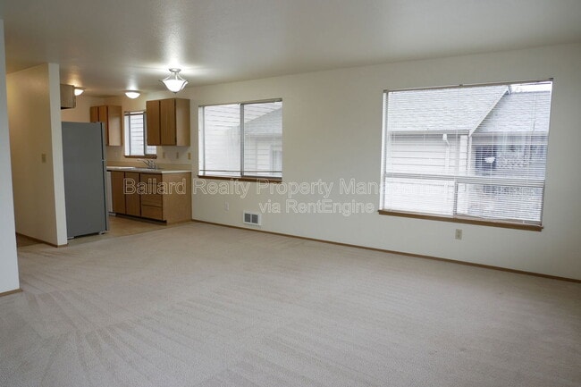 Building Photo - 3232 21st Ave W