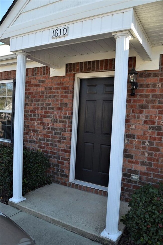 Building Photo - 1810 Lauren Ln
