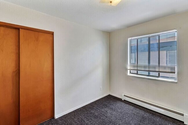 Foto del edificio - Charming 2-Bedroom Apartment in Prime Clifton Location