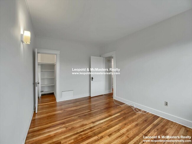 Building Photo - 83 Pleasant St