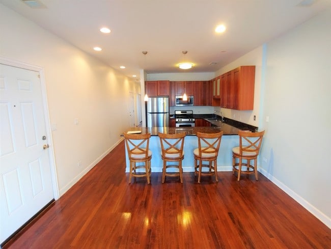 Foto del edificio - Noble Square 2b/2b Condo Rental