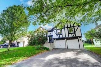 Building Photo - 14813 Holly Ct