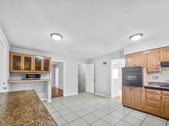 Foto del edificio - 10735 White Ave