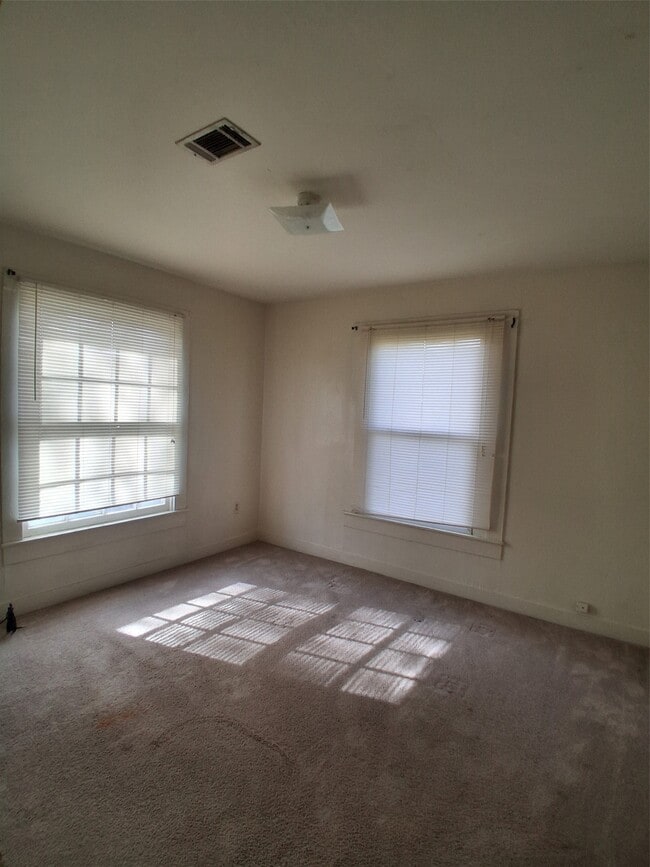 Foto del edificio - 204 Holderrieth Blvd