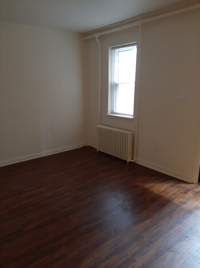Foto del edificio - 621 Southcrest Dr