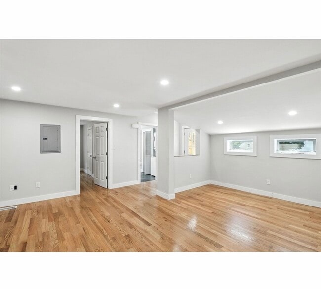 Building Photo - 45B Warner St