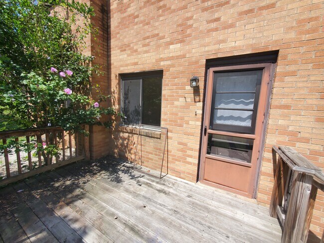Building Photo - 205 W Steuben St