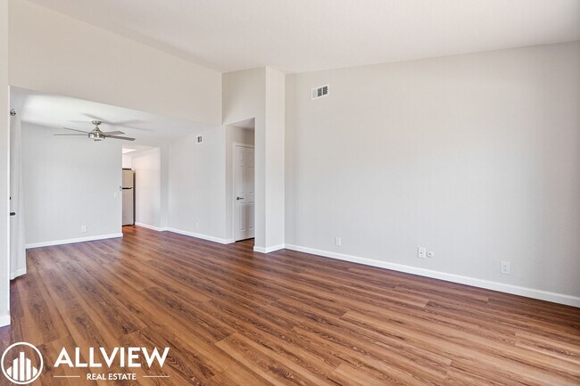Foto del edificio - Gorgeous 2 bed/2 baths, located in the highly desired community of Woodbridge.