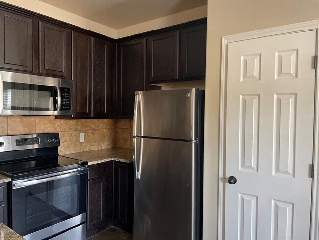 Building Photo - 366 Joanne Lp