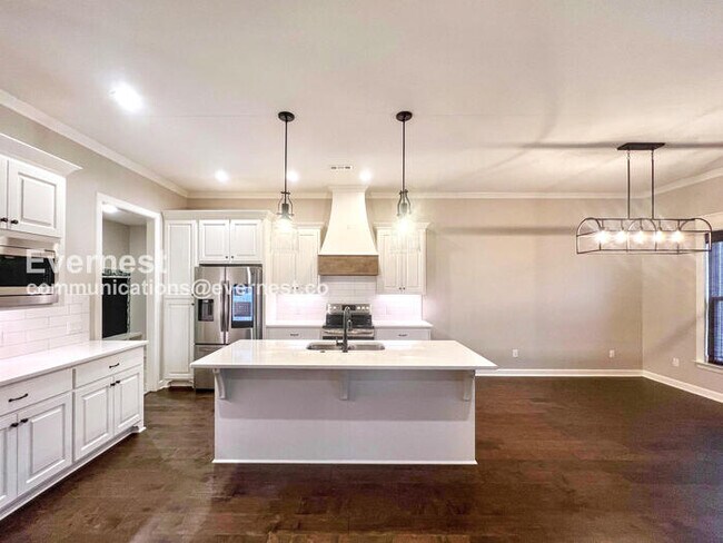 Foto del edificio - 613 Creekside Cove