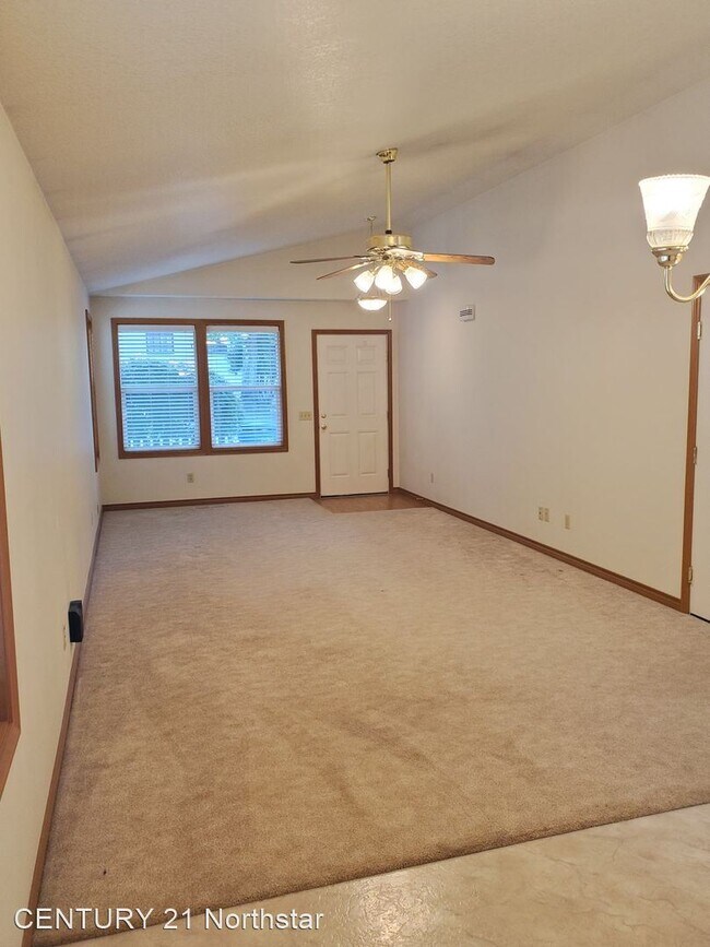 Building Photo - 2 br, 2 bath House - 7825 SW 28th Ave