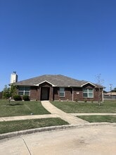 Building Photo - 619 Cummings Ln