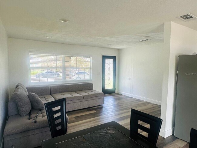Building Photo - 808 Apricot Dr