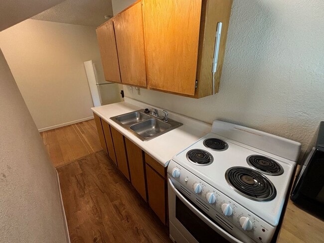 Building Photo - 2301 W Regan Ave