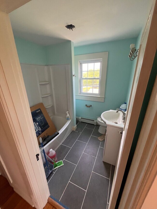 Building Photo - 4 Bedroom || 1.5 Bathroom Home in Altavista