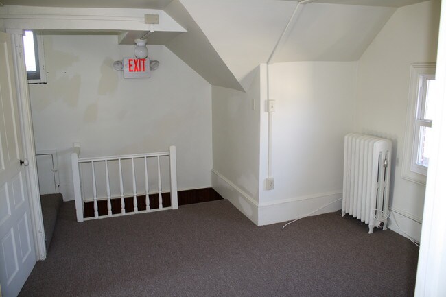 Foto del edificio - 362 E Main St