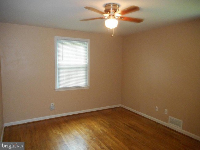 Foto del edificio - 7826 Ridgewood Dr