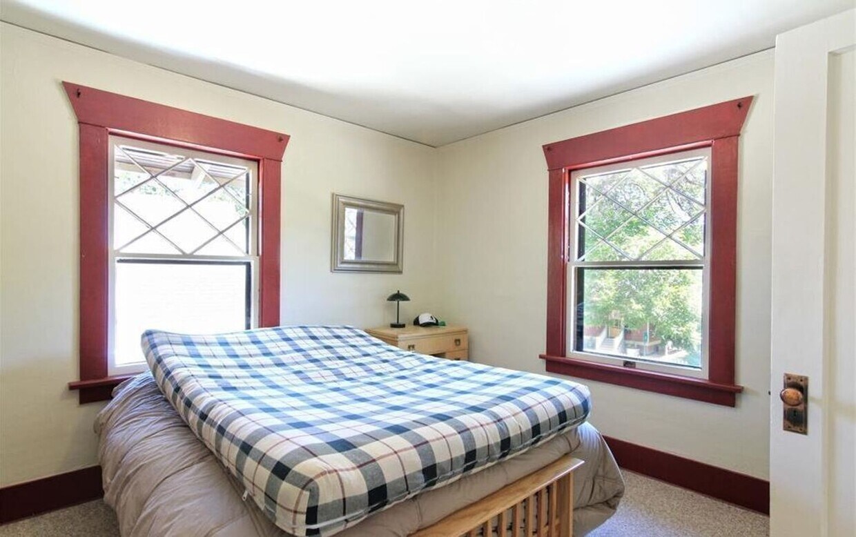 Foto del edificio - 433 S Black Ave