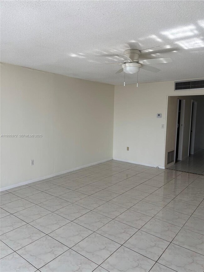 Foto del edificio - 1470 NE 125th Terrace