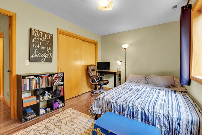 Foto del edificio - 30273 Conifer Rd
