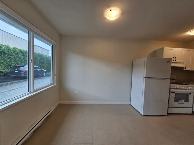 Building Photo - 45790 Lewis Ave
