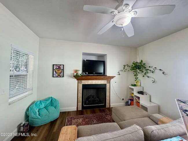 Foto del edificio - 2010 Paradise Oaks Ct