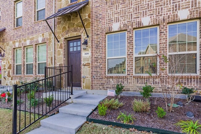 Building Photo - 326 Shasta Dr