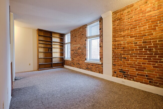 Building Photo - 1615 Q St NW
