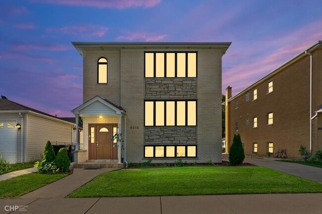 Building Photo - 6215 W Lawrence Ave