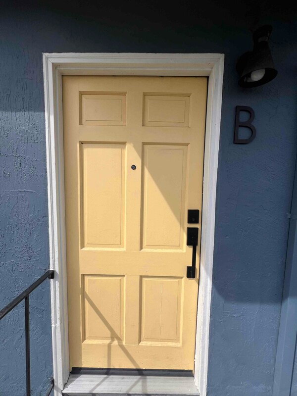 Foto principal - 990 63rd St