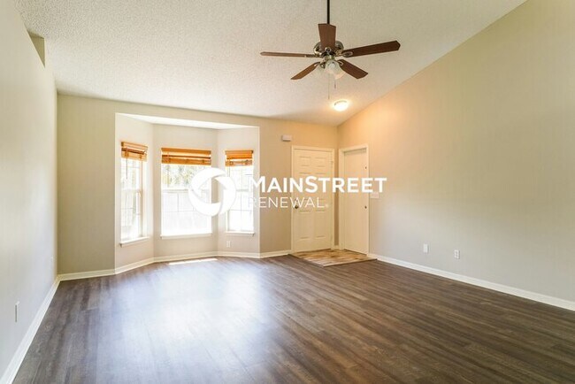 Foto del edificio - 3 Bedroom Pet-Friendly Home in Port St. Lucie, FL with Main Street Renewal