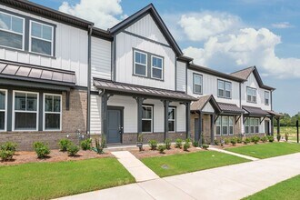 Building Photo - 204 Silver Fleet Dr