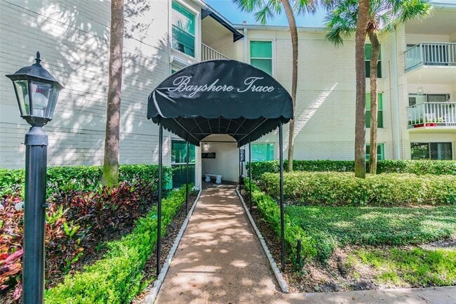 Building Photo - 3325 Bayshore Blvd