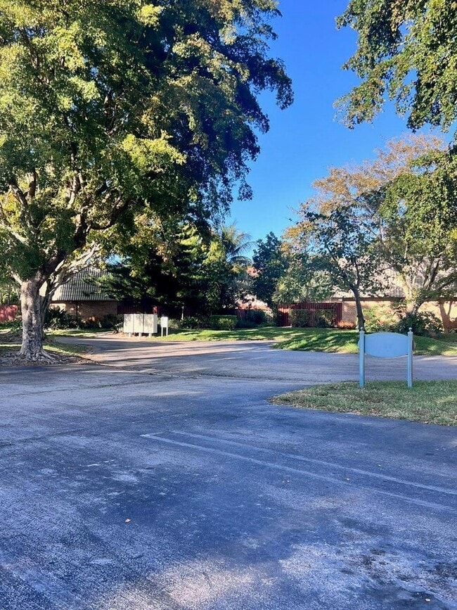 Building Photo - 1700 Embassy Dr