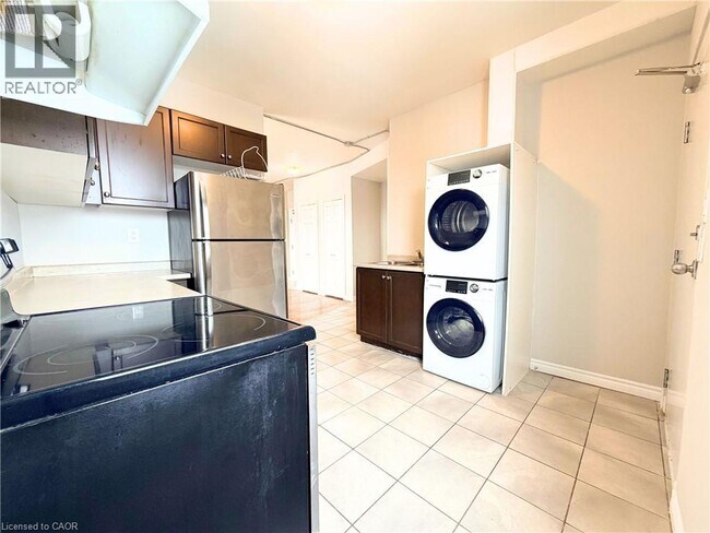 Photo du bâtiment - 340 Barton St E