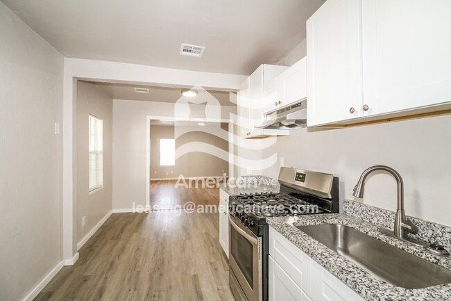 Building Photo - 206 W Kittyhawk Dr