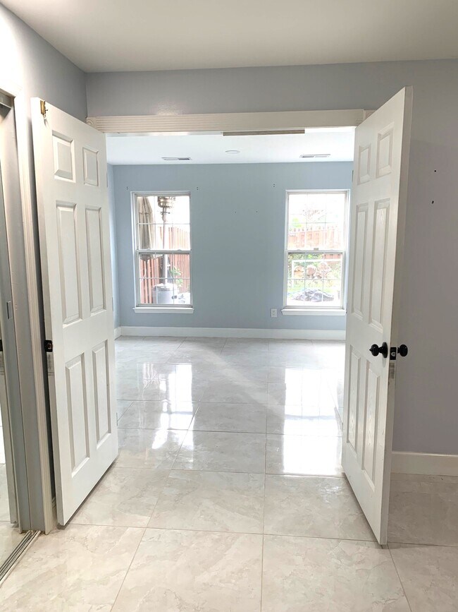 Double Door to Den/4th BR - 14535 Pittman Ct