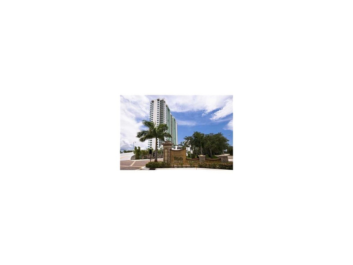 Primary Photo - 2641 N Flamingo Rd