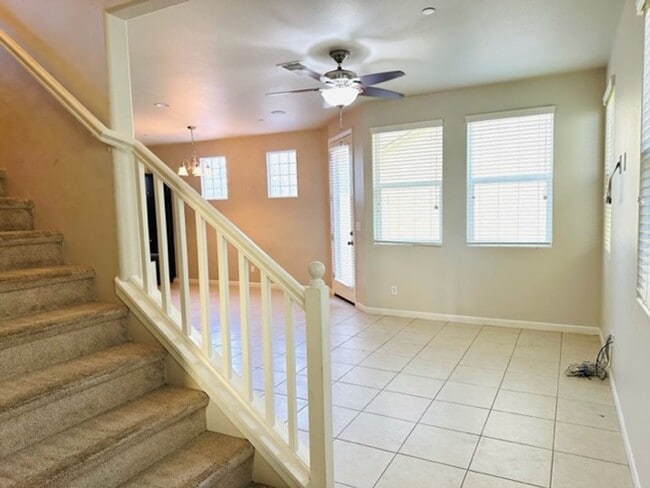 Foto del edificio - $2,150 Harlan Ranch, 3 bd/ 2.5 bath - N. S...