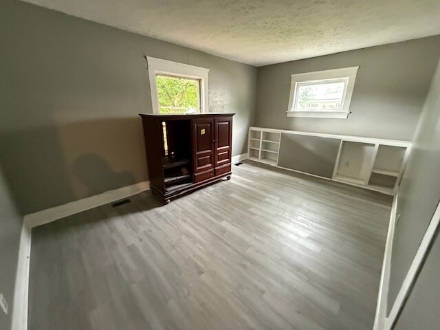 Foto del edificio - 404 Wooster Rd N