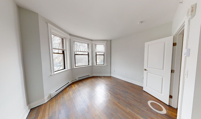 Building Photo - 61 Park Dr