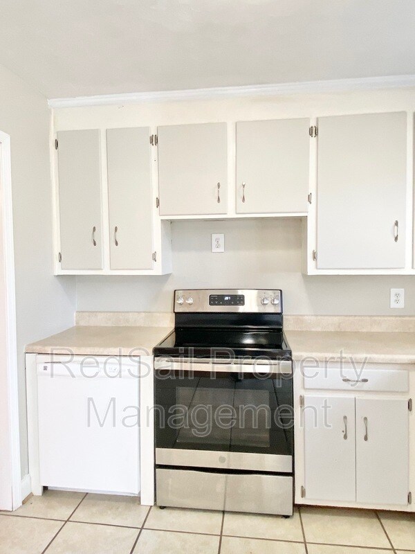 Building Photo - 617 Nottingham Dr