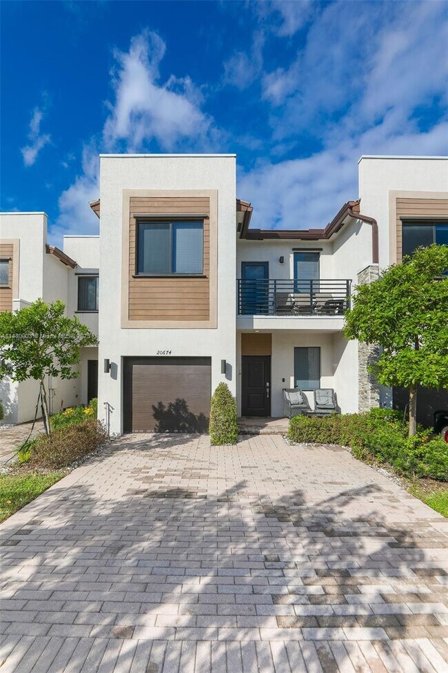 Foto del edificio - 20674 NE 2nd Ct