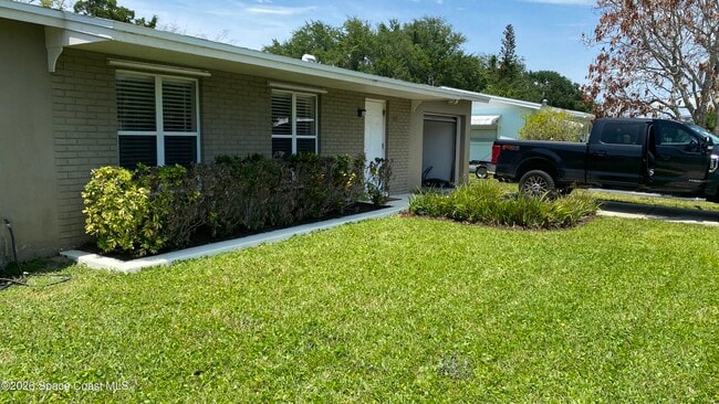 Foto del edificio - 2125 Emerald Ct
