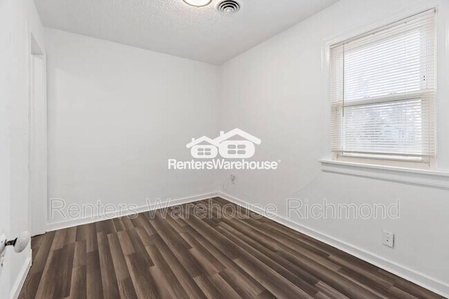 Building Photo - 450 Hazelhurst Ave