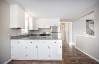 Building Photo - 27 Campbell Dr