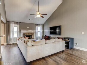 Building Photo - 511 Lena Dr