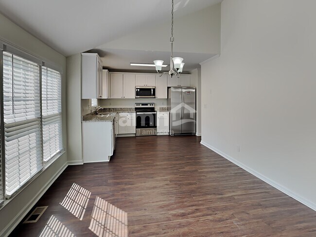 Building Photo - 14 Arbordale Ln